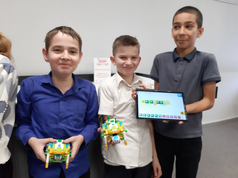 Занятие кружка «Мир робототехники»: ожившая миолания.